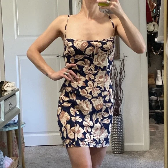 🌼 NWT Free People Floral Strappy back open back mini dress very flattering - Picture 8 of 17